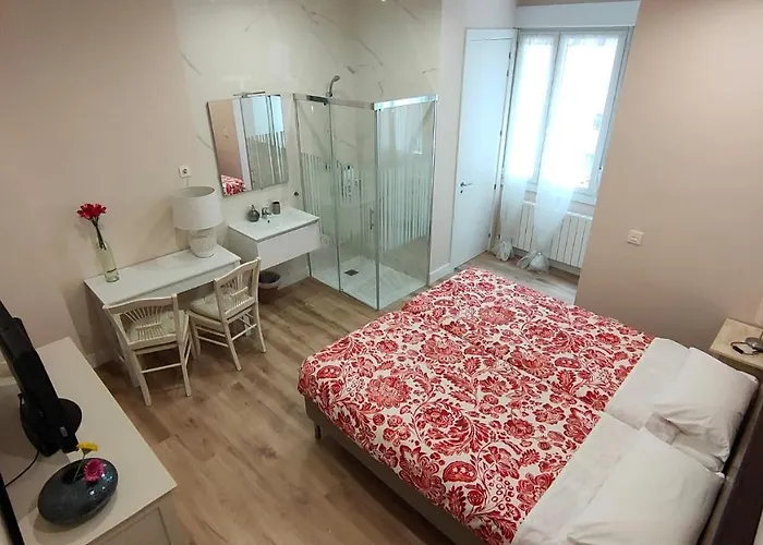 Guggenheim Center Homestay