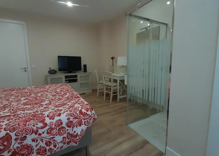 Guggenheim Center Homestay *