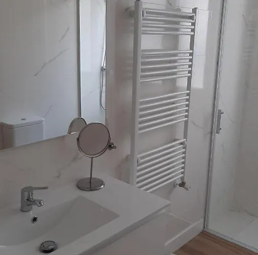 ホームステイ Guggenheim Center