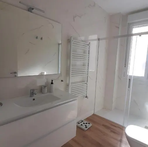 בית אירוח Guggenheim Center *