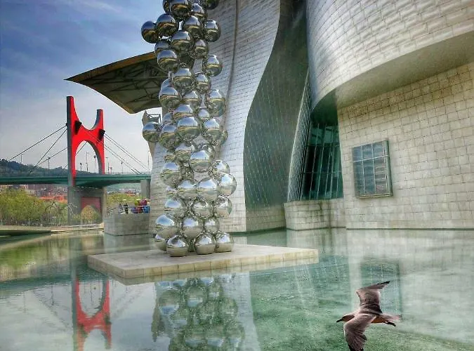 ホームステイ Guggenheim Center