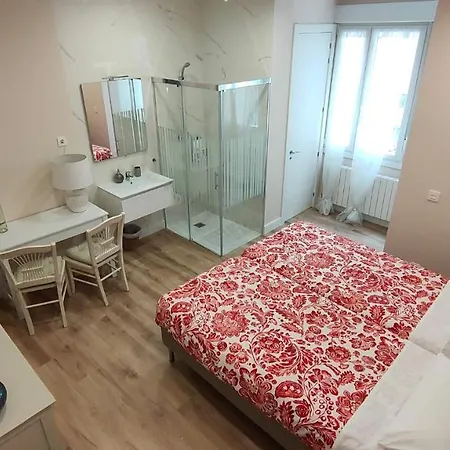 Guggenheim Center Проживание в семье