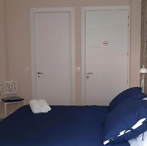 בית אירוח Guggenheim Center *